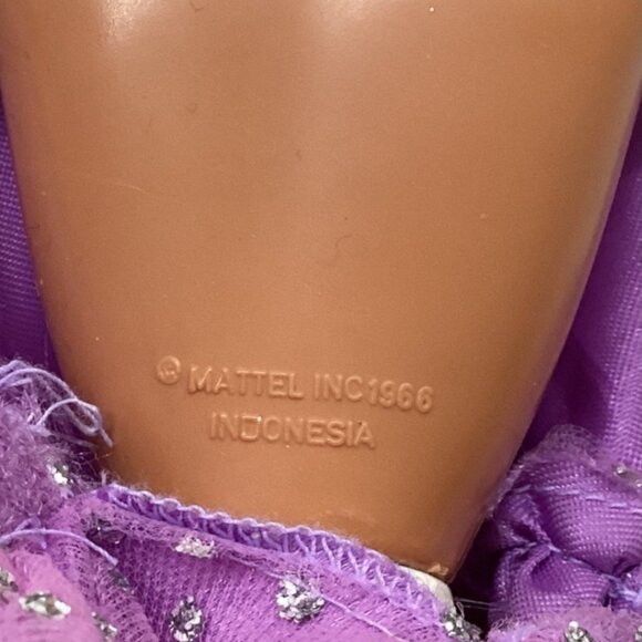 Vintage 1966 Mattel Brunet Hair Barbie Purple Dress Purple Painted on Shoes‎ - Picture 3 of 5